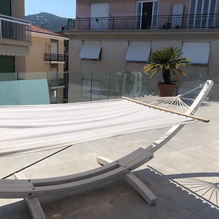Appartamento Spotorno Con Ampio Terrazzo Attrezzato Anche Con Angolo Cottura מראה חיצוני תמונה